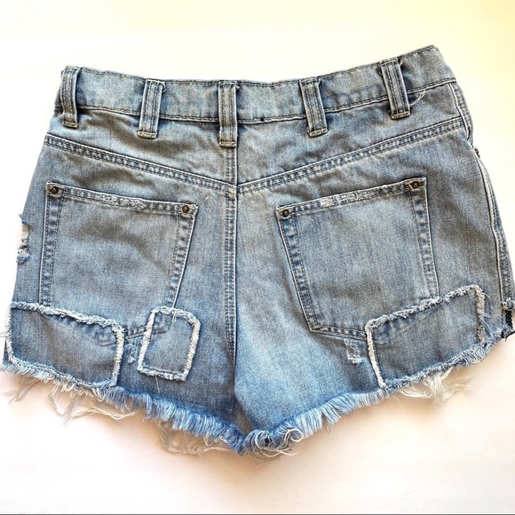 POL Evie Distressed Denim Patch Shorts Small - Picture 2 of 6